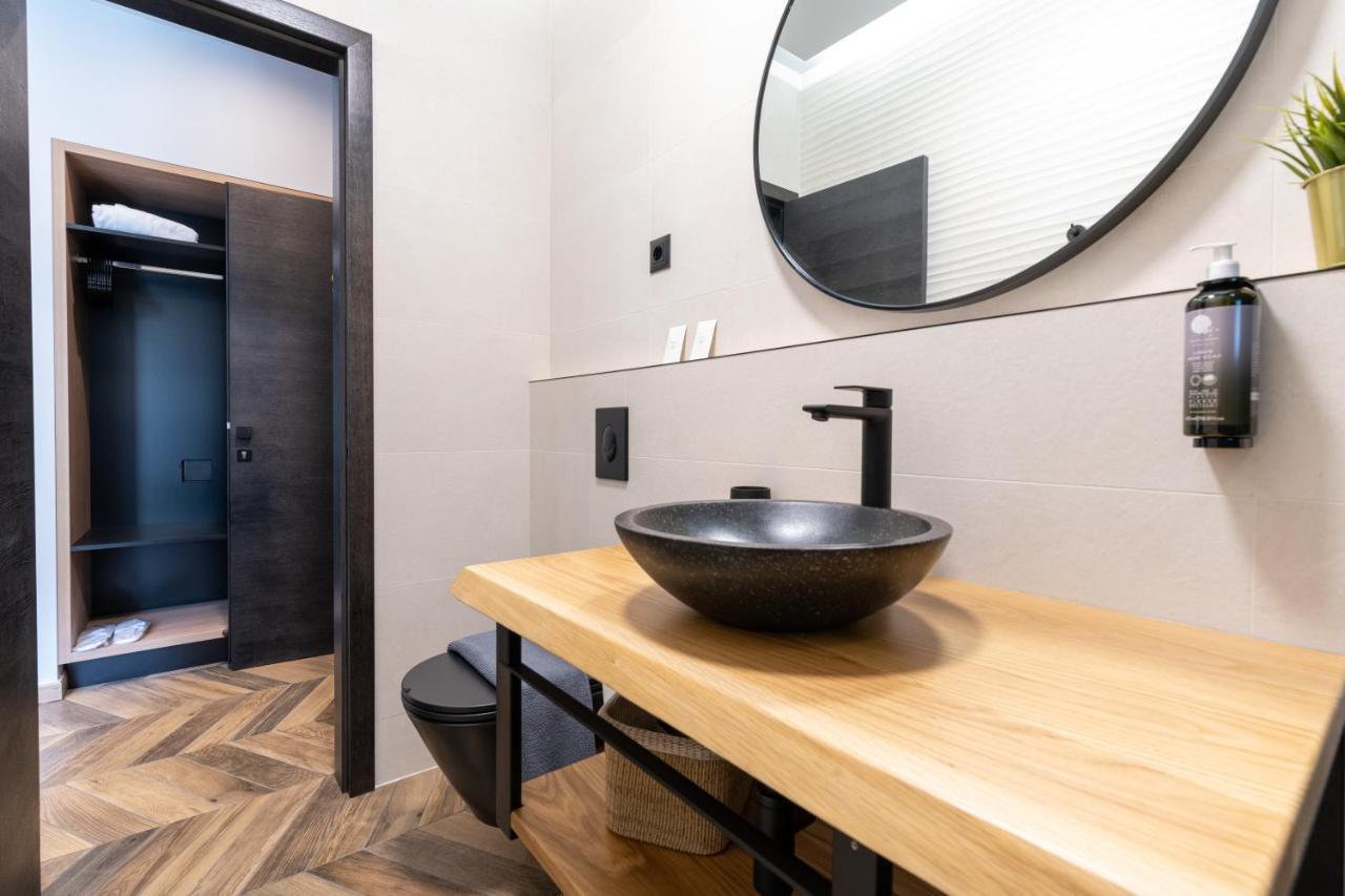 West Coast Deluxe Rooms Split Exterior foto