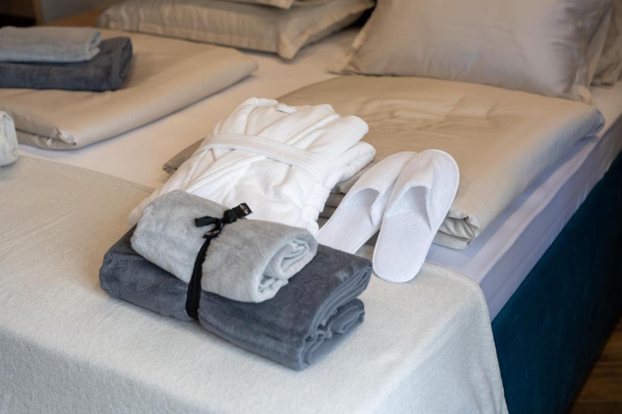 West Coast Deluxe Rooms Split Exterior foto